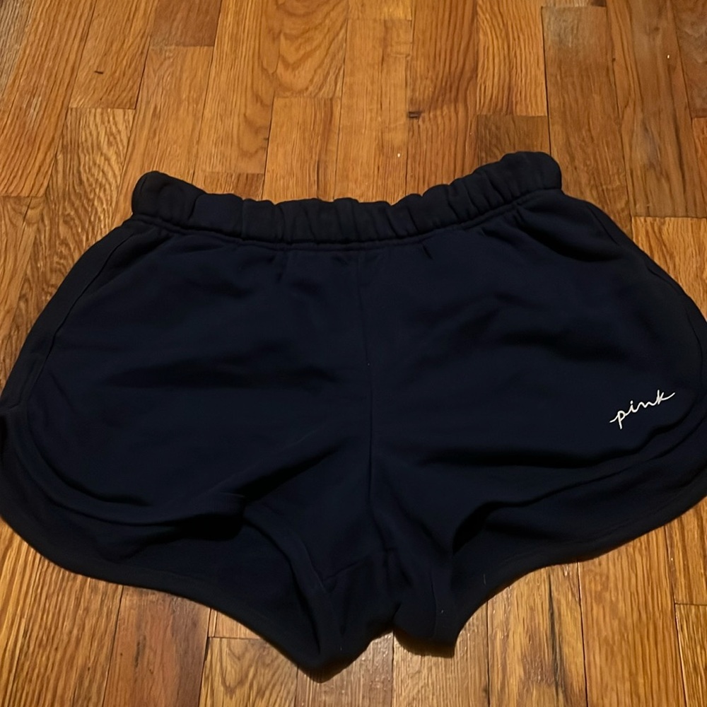 Lose fitting Pink shorts